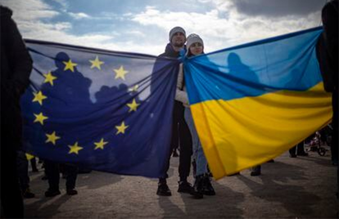 Europa sin rumbo: La cuestión ucraniana divide cada vez más a la Unión Europea, cargando además con los crímenes de guerra de Kiev