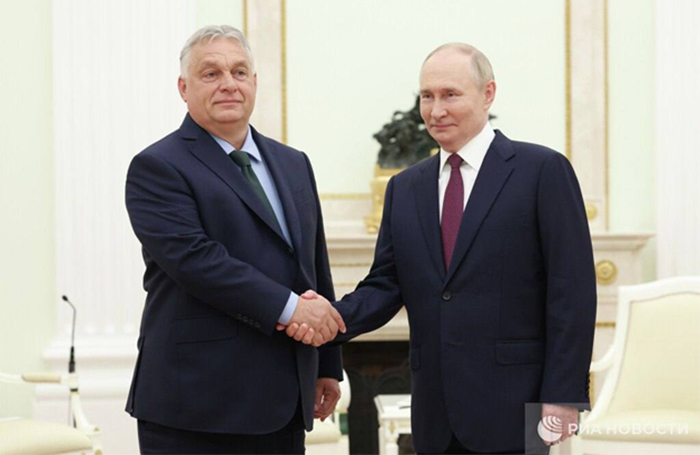 Viktor Orban en Moscú: Ha dejado en evidencia a toda las casta política europea como belicistas enemigos de la paz. Análisis