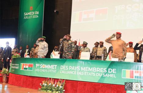 La dignidad de África: Los presidentes de Mali, Níger y Burkina Faso firmaron el tratado por el que se crea la Confederación del Sahel (CAES)